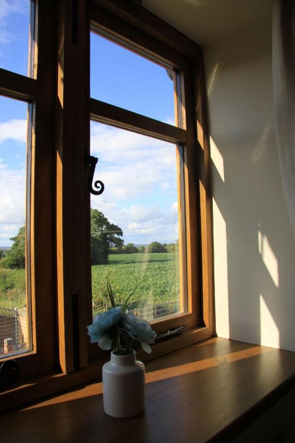 The Granary Self Catering Cottage Shrewsbury Bagian luar foto